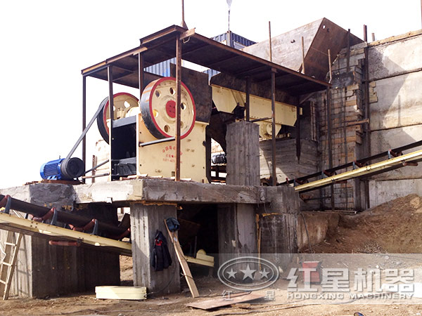 山東顎式破石機(jī)客戶現(xiàn)場(chǎng) 山東顎式破石機(jī)客戶現(xiàn)場(chǎng)